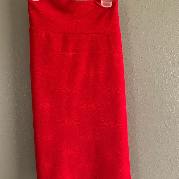 Red mid level pencil skirt. New with tags 2X sz.